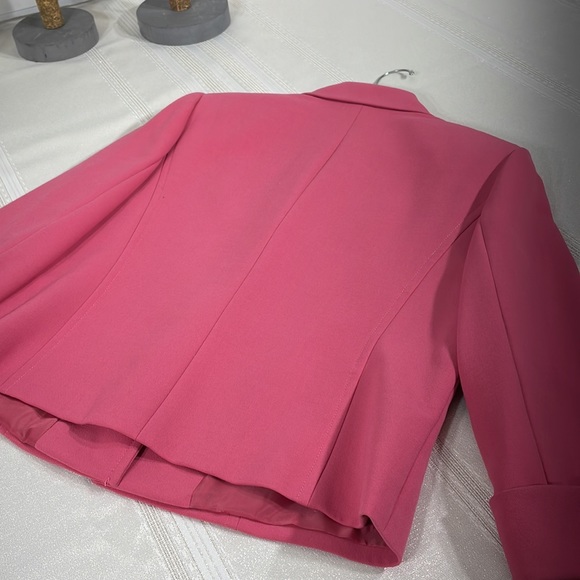 Tahari Blazer embellished with gold toggle fasteners for a sophisticated look - Picture 5 of 5